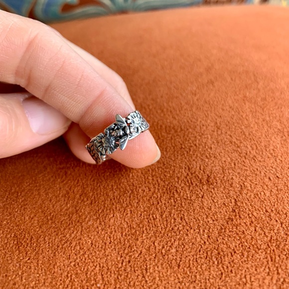Jewelry - Sterling Silver Floral Ring with Moveable Bee, size 5